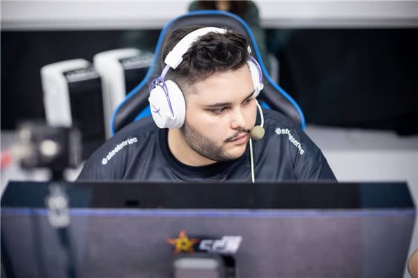 半岛体育-郑钦文次轮战阿扎伦卡看录像视频